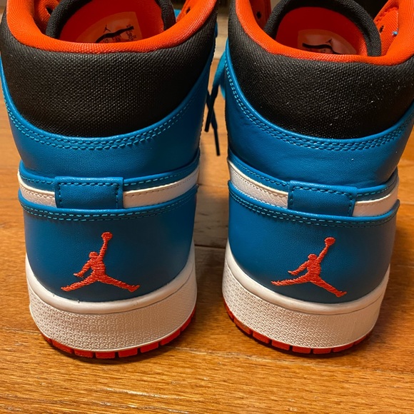 Air Jordan 1 Mid: Tropical Teal/Infrared 23, size 12 - Picture 3 of 7